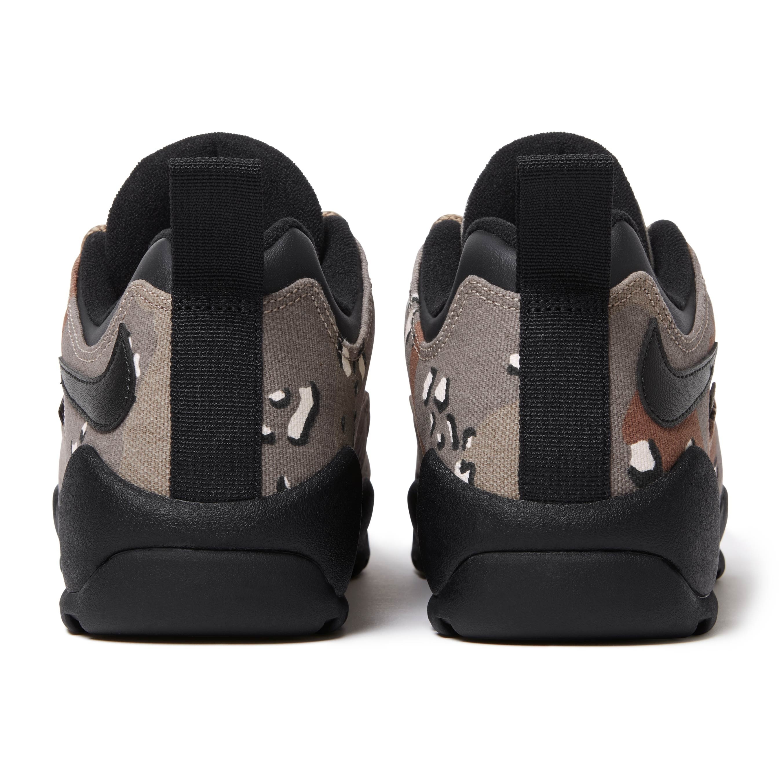 Supreme®/Nike SB Darwin Low view 12